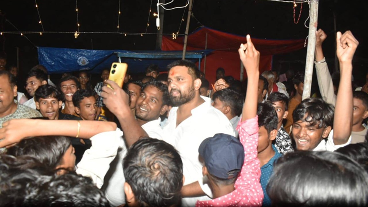 chetan anand net worth jdu candidate no house weapons lower income than wife