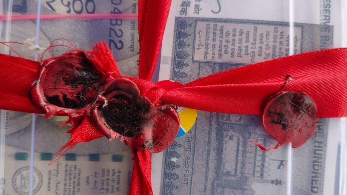 jamshedpur news potka police seize 449 lakh cash from odisha car