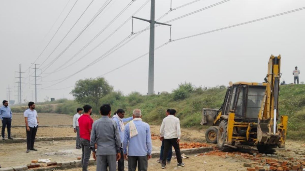 bulldozer action noida illegal colony demolished 10 bigha land recovered