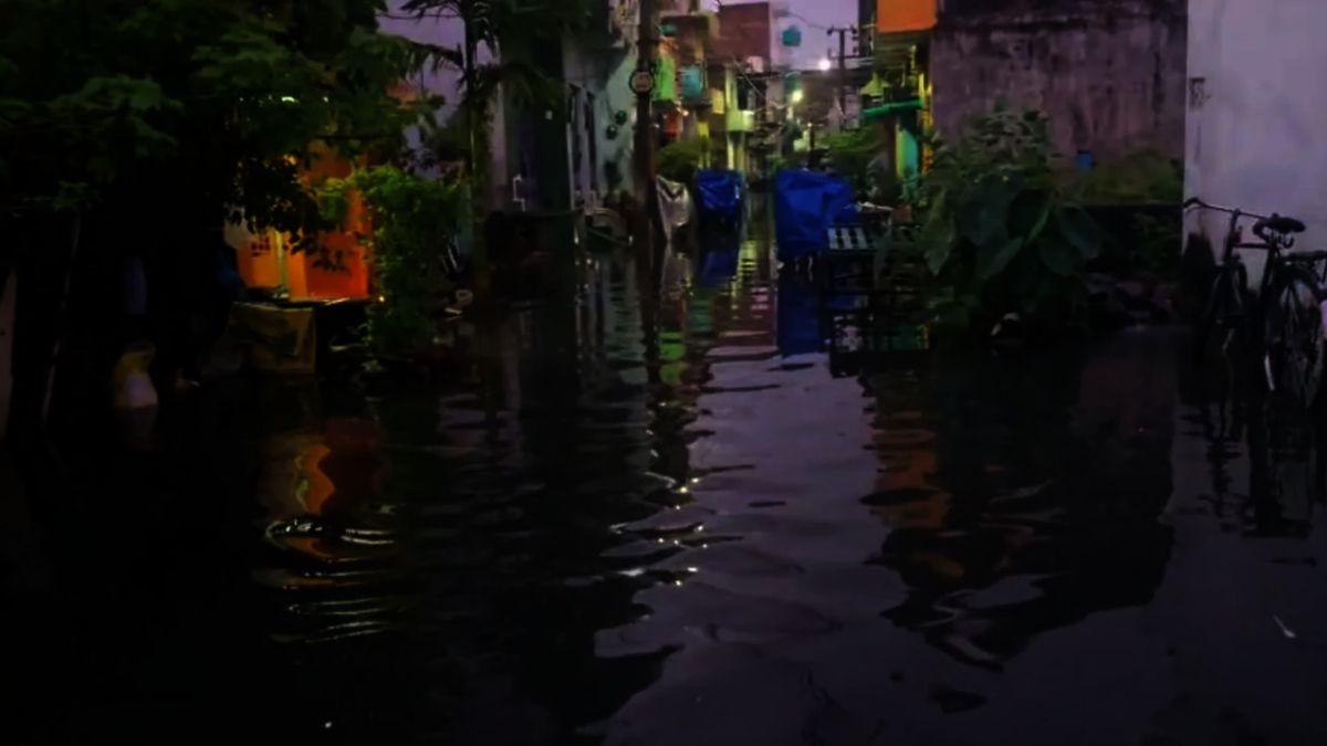 berhampur flooding cyclone montha causes sewage water to enter homes