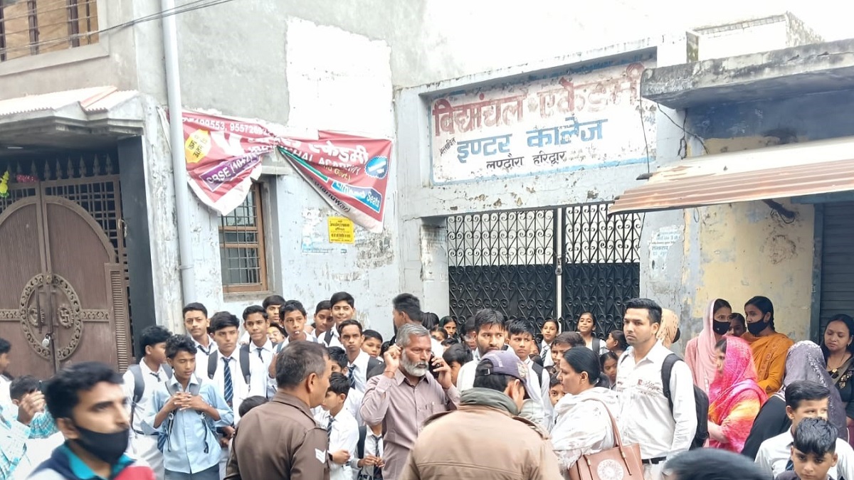 high voltage drama exmla supporters lock school evict students