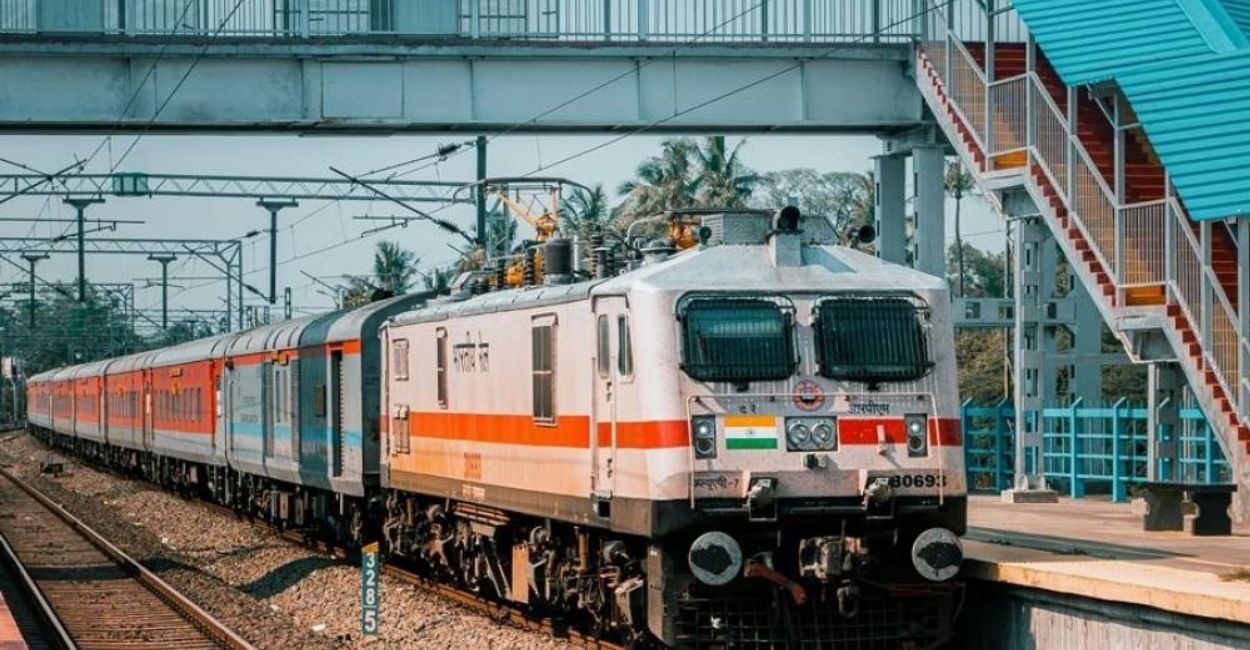 nandan kanan express halted for 33 minutes in etawah