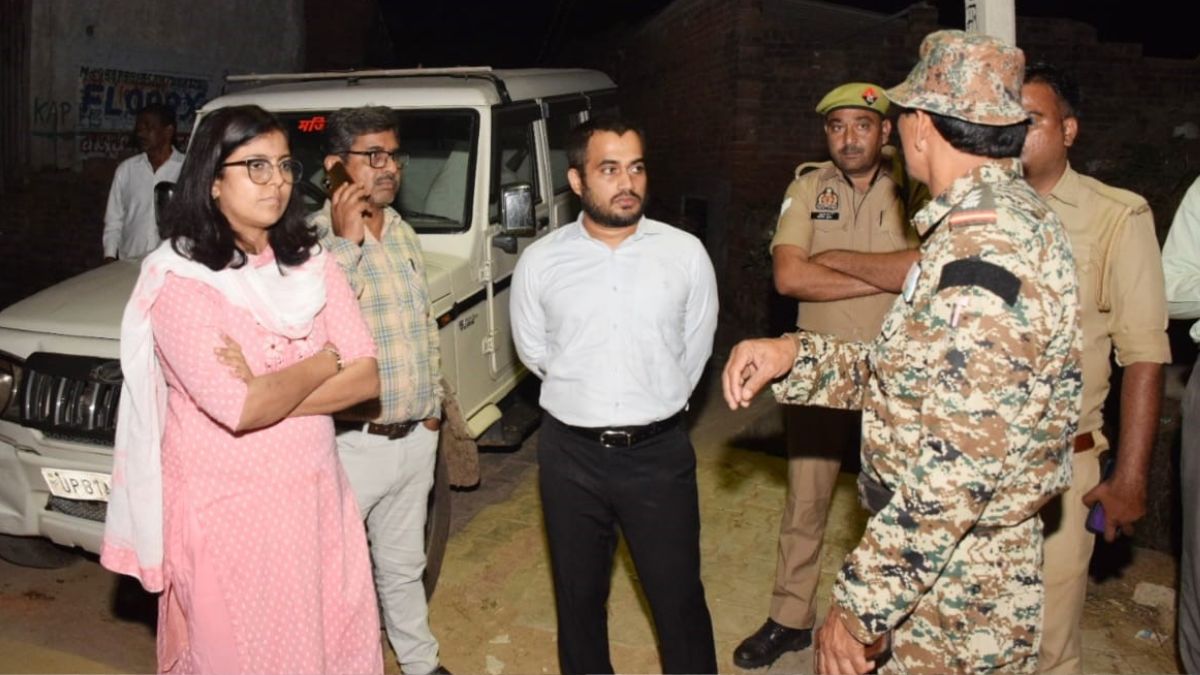 attack on encroachment removal team in aligarh sdm escapes