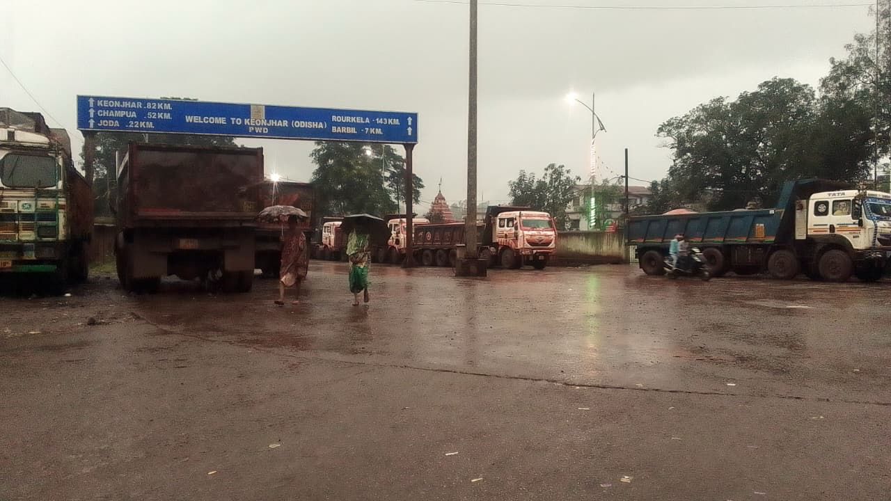 cyclone montha impacts west singhbhum threatens paddy crop