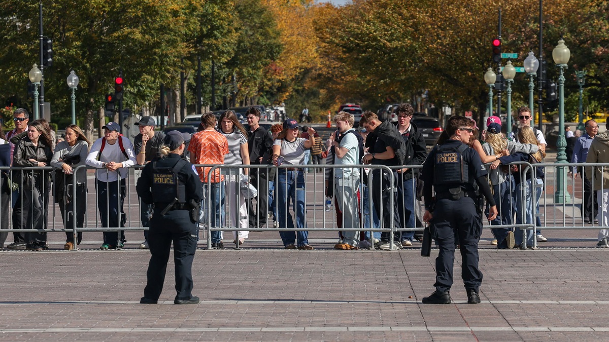 hundreds of air traffic controllers have taken second jobs amid us shutdown