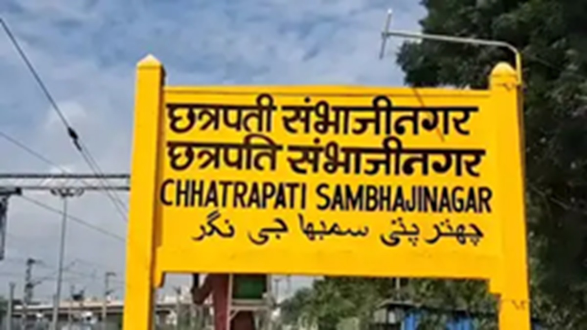 opposition to writing railway station names in urdu in maharashtra