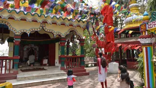 बंगाल में छोटे कपड़े पहनकर लड़कियों के महाकाल मंदिर में प्रवेश पर रोक (फोटो- एक्स)