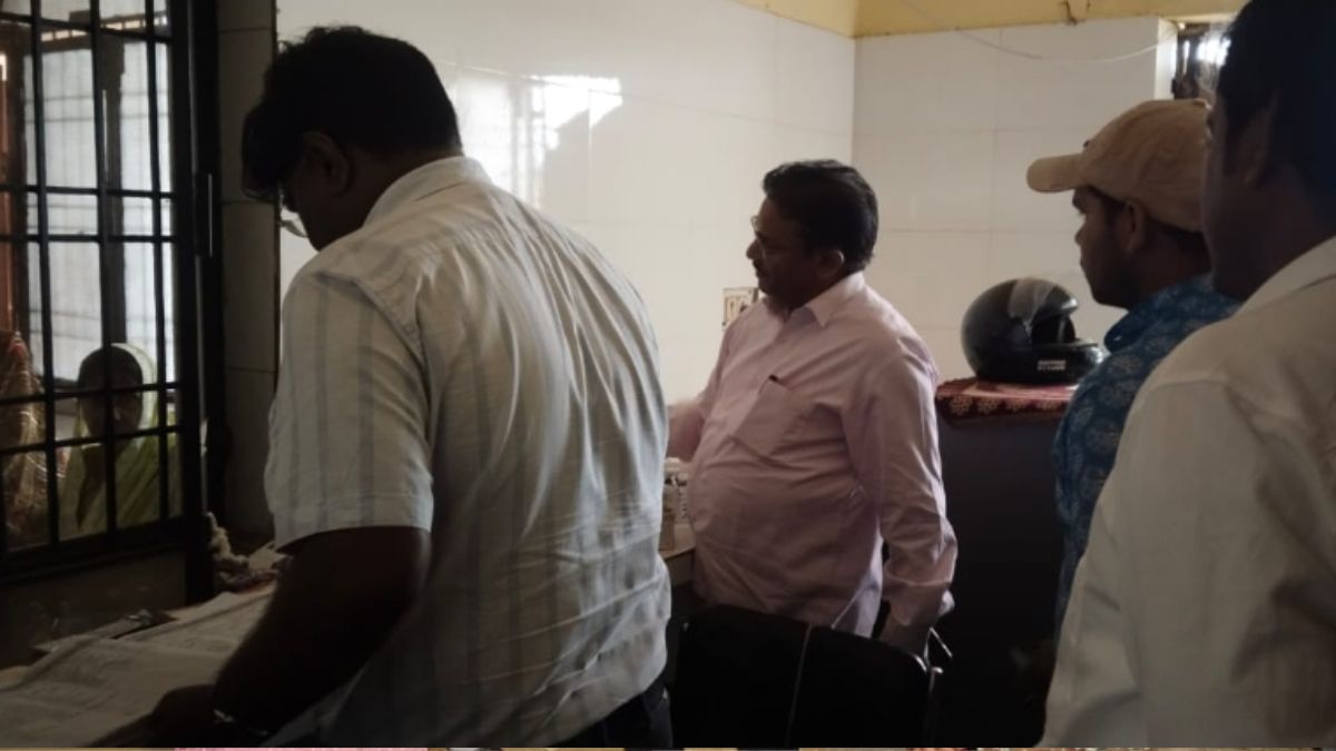 atique ahmeds wife forced to deliver baby on muddy ground