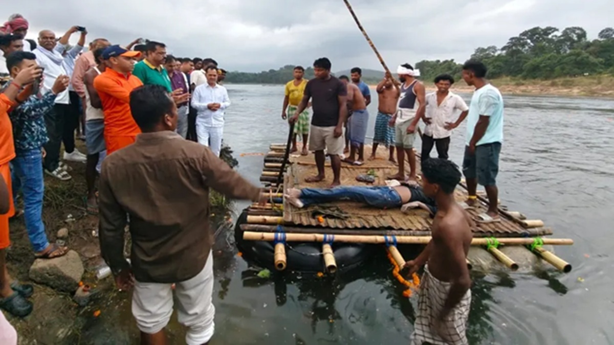tragedy at chhath puja father and son drown saving nephew
