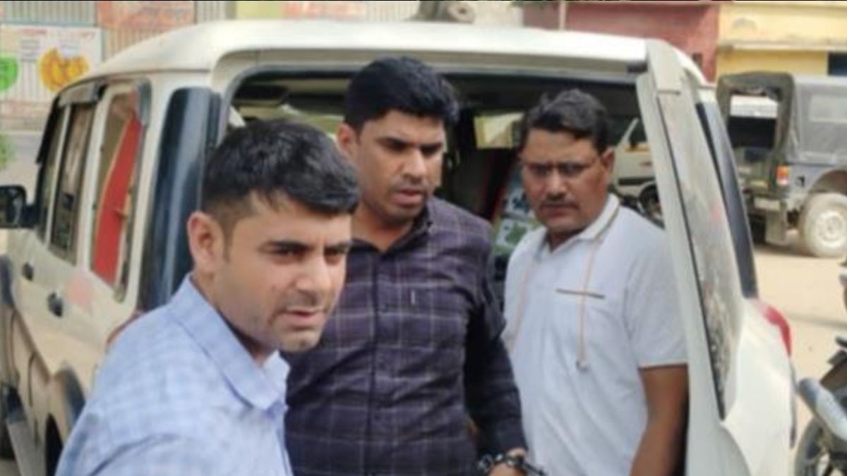 delhi police remand smuggler riaz in custody heroin and 15 kg of smack recovered from his home in shahjahanpur