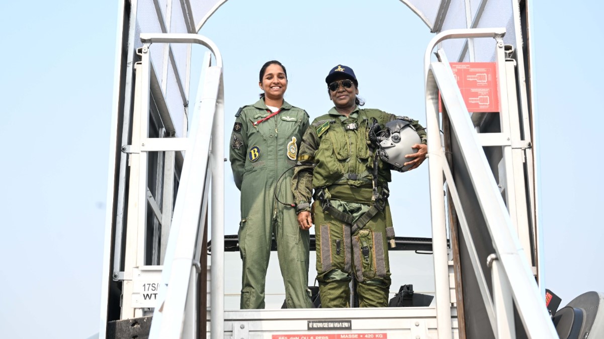 president flies rafale photo with shivangi singh from varanasi brings back memories of operation sindoor jagran special