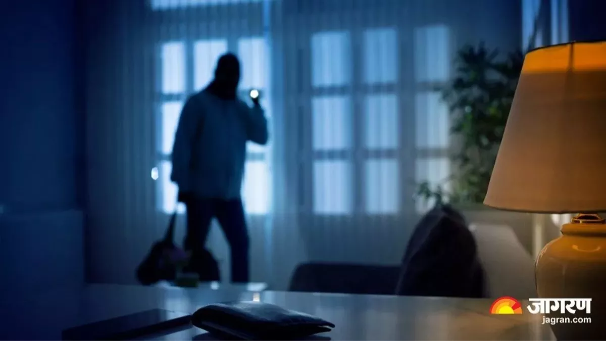 patna retired doctors house robbed 22 lakh looted in 13 minutes