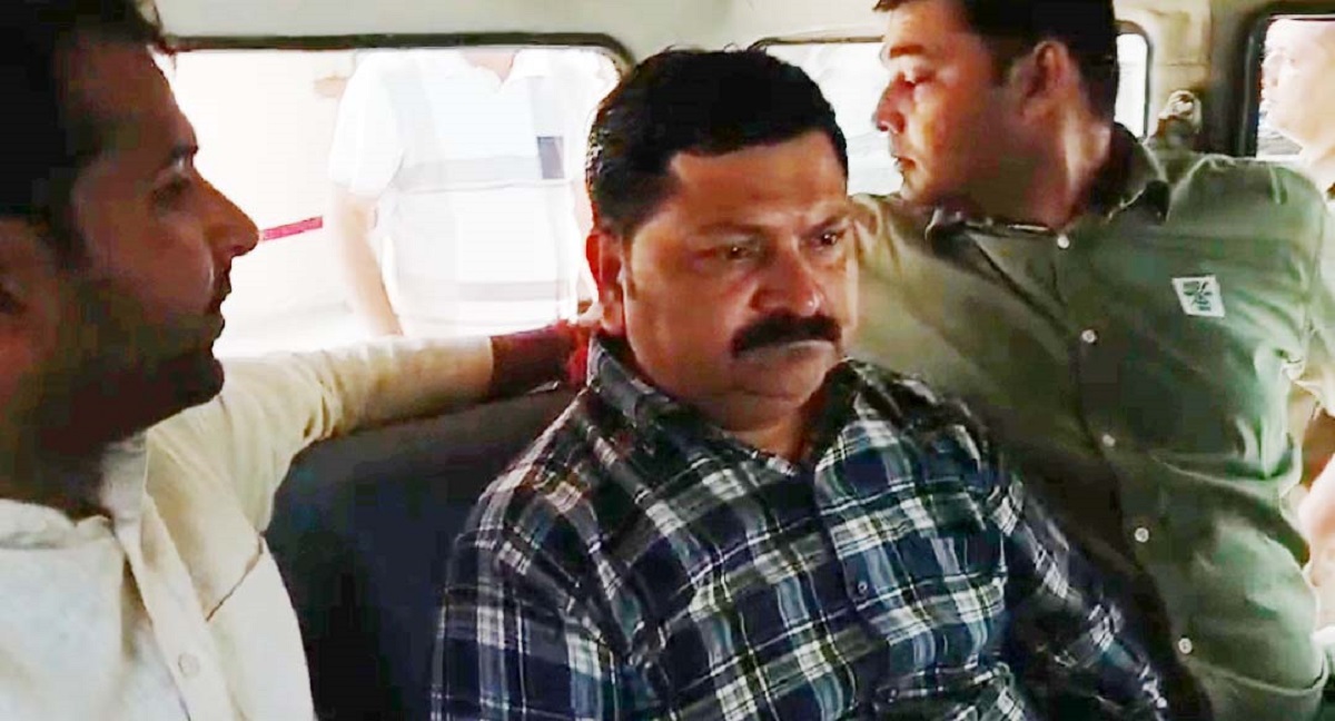 cmo office clerk arrested for 25k bribe in shamli