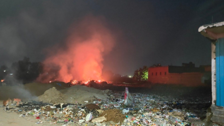 meerut waste burning continues despite pollution control efforts