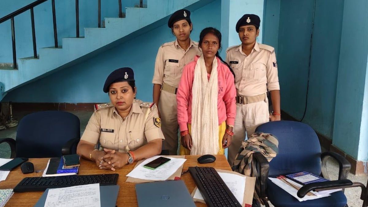 west champaran newsfemale maoist arrested from valmikinagar