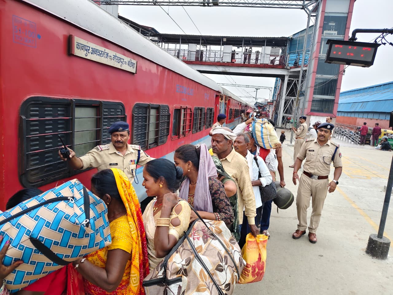 gorakhpur railway station vehicle entry restricted for chhath rush master plan implemented