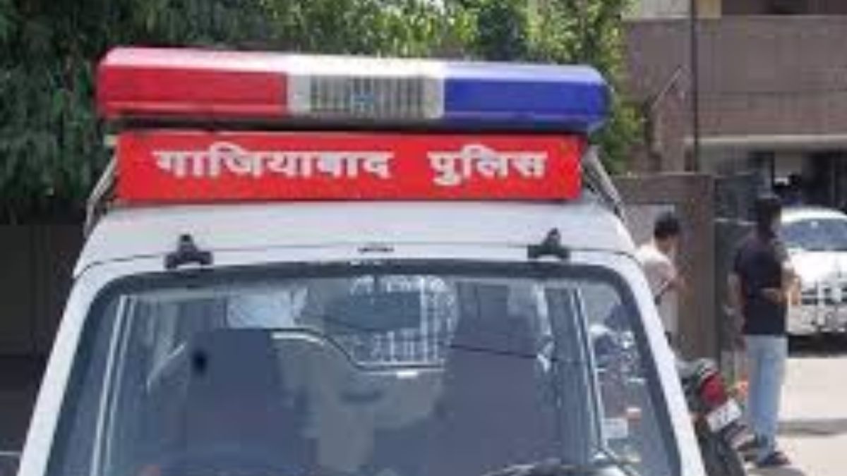 ghaziabad couple assaulted over car parking dispute man injured