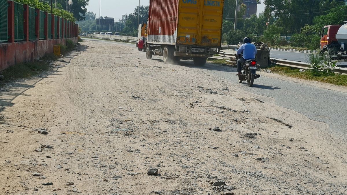 gurugrams crumbling roads dust turns to smog officials neglect
