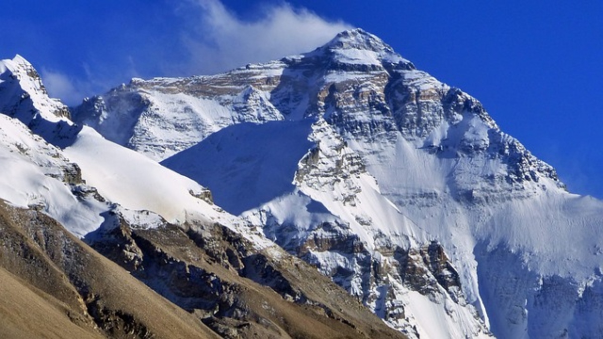 helicopter crashes in nepal mount everest area pilot safe