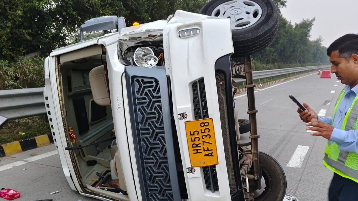 yamuna expressway accident bus hits family husband dies