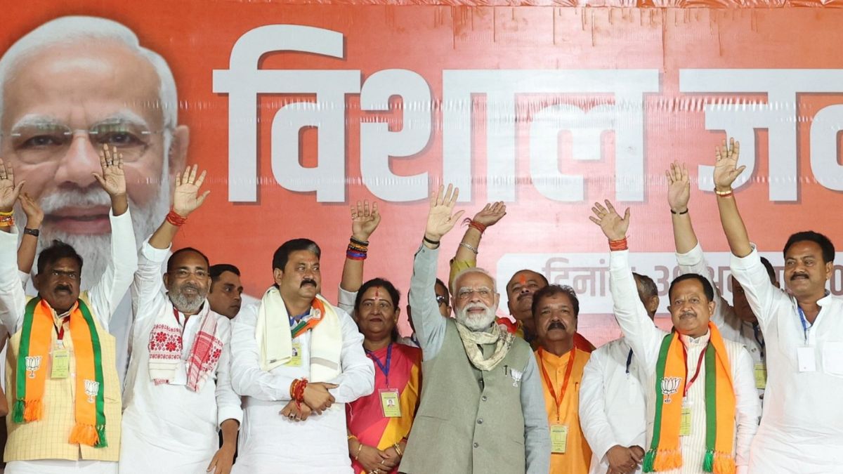 pm modi claims all is not well with grand alliance key parties rjd and congress bihar politics