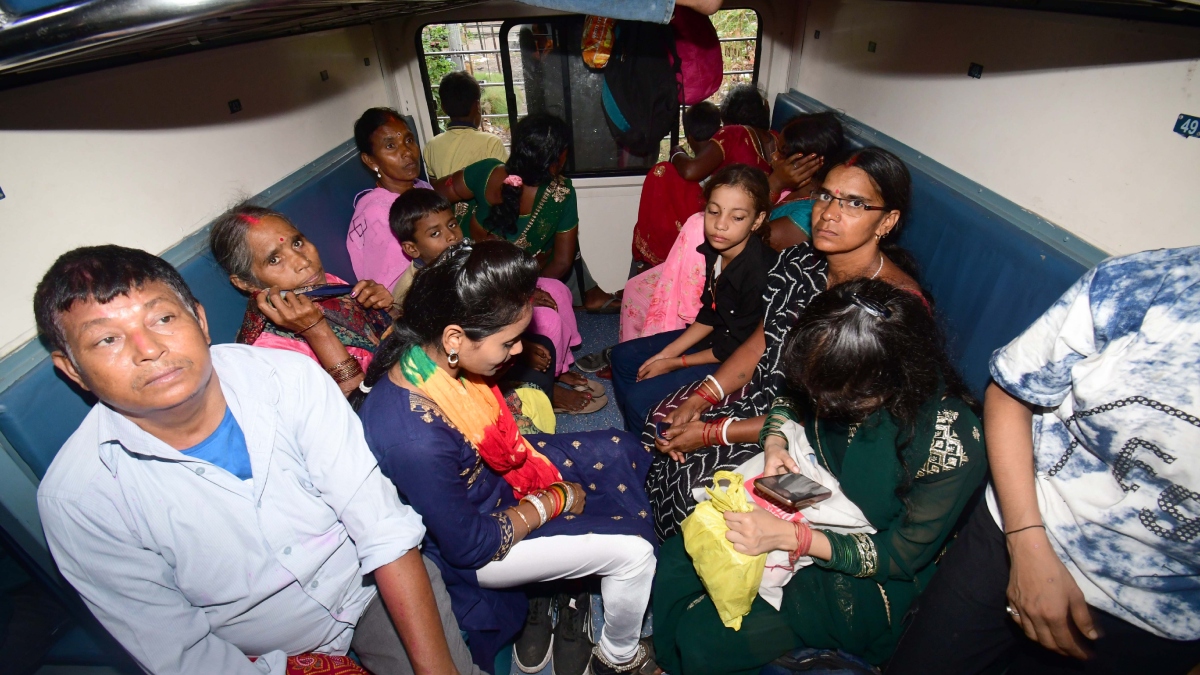 patna junction heavy rush after chhath puja travel chaos