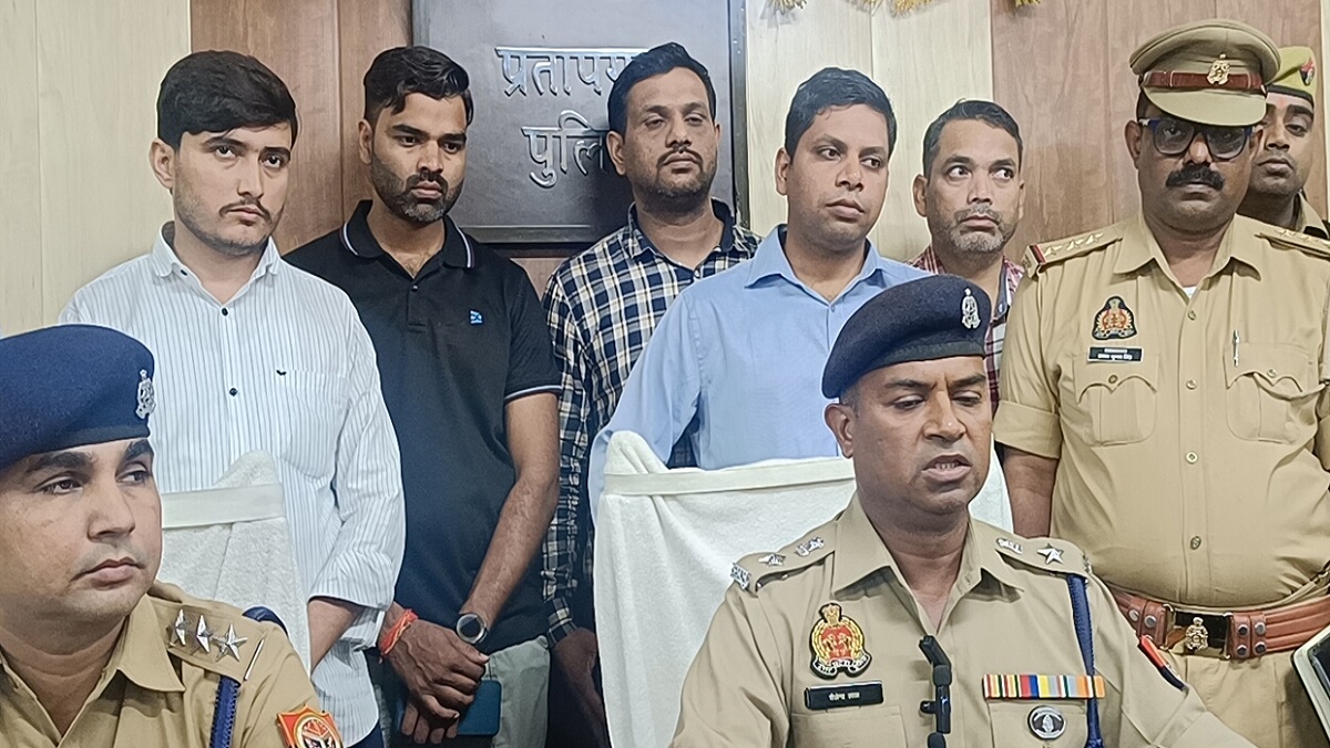 physiotherapist staged loot conspiracy to avoid marrying girlfriend in pratapgarh arrested