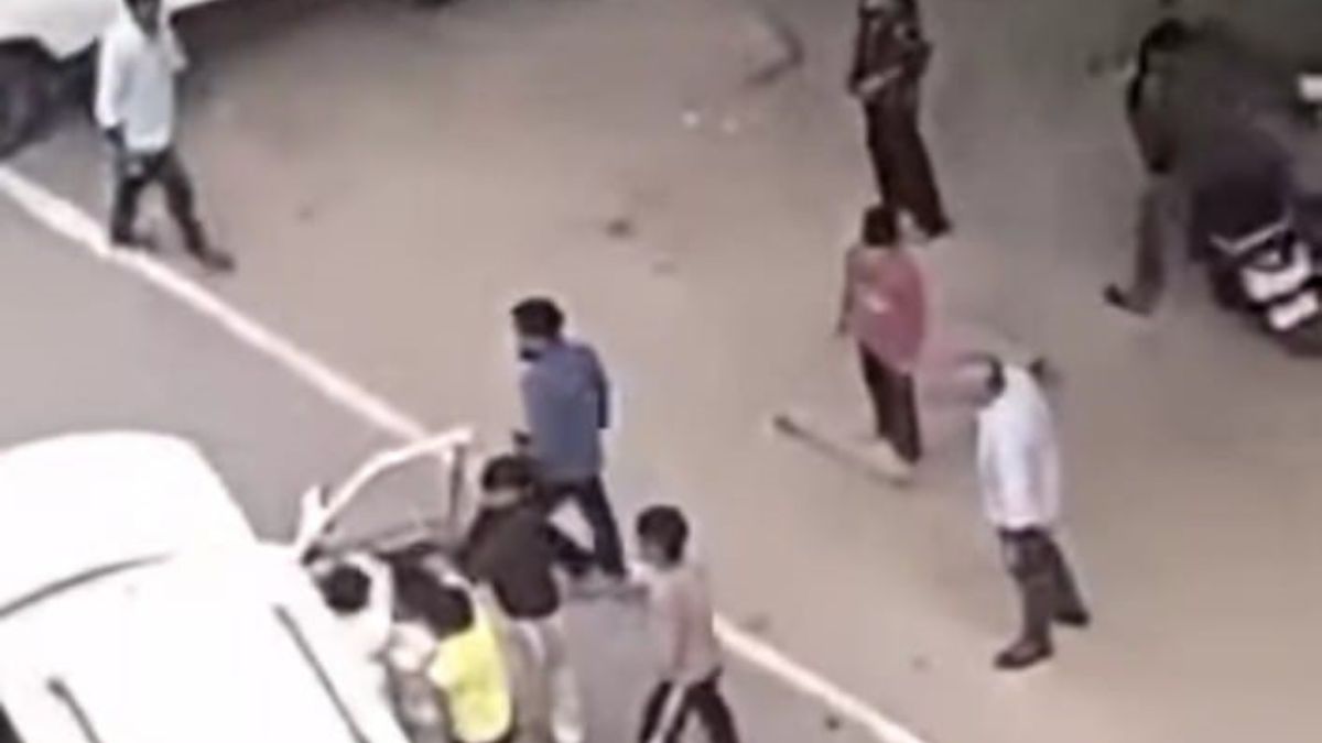 man beaten on street for slapping father revenge attack