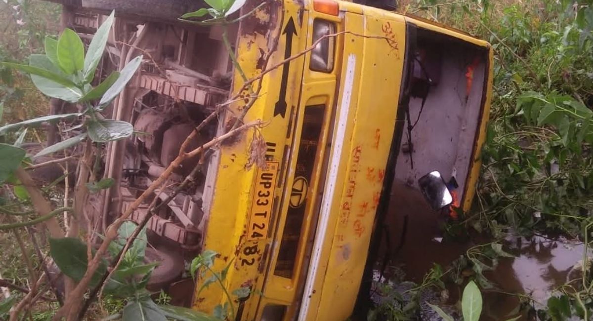 school van overturns in chitrakoot several children injured