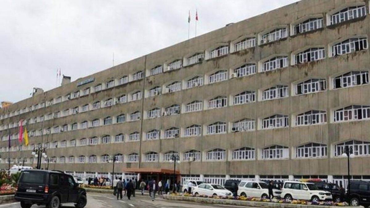 jammu kashmir eight senior officers to be available in srinagar secretariat in november