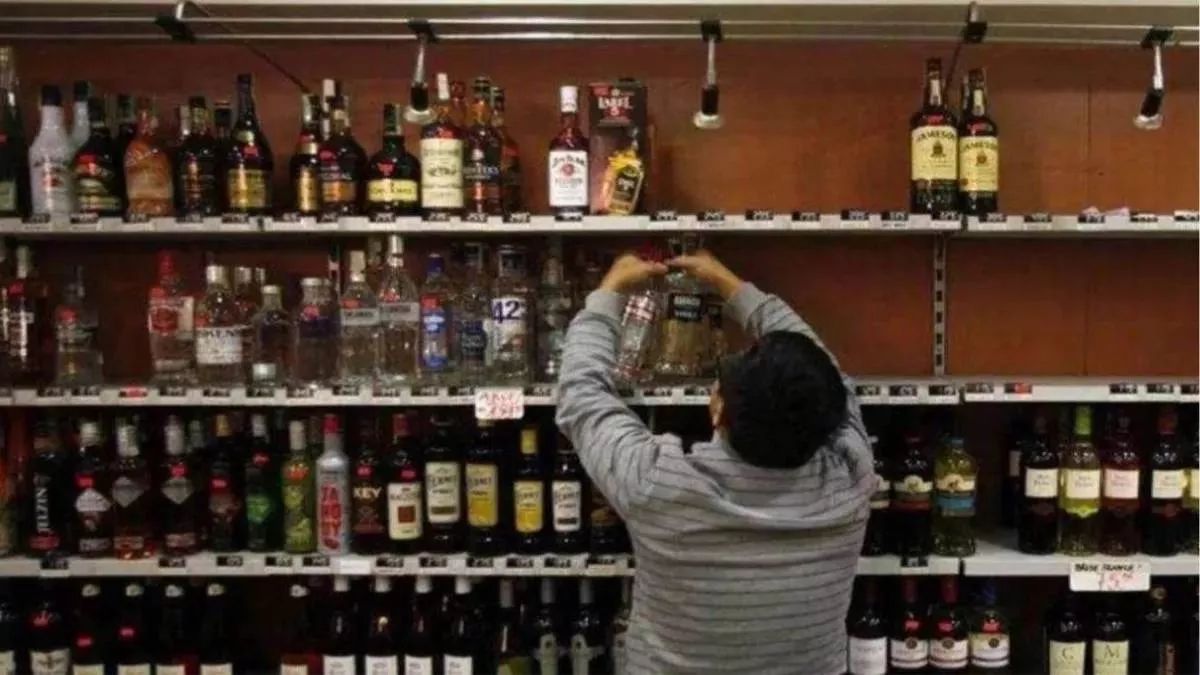 delhi liquor scam three arrested for selling fake premium brands
