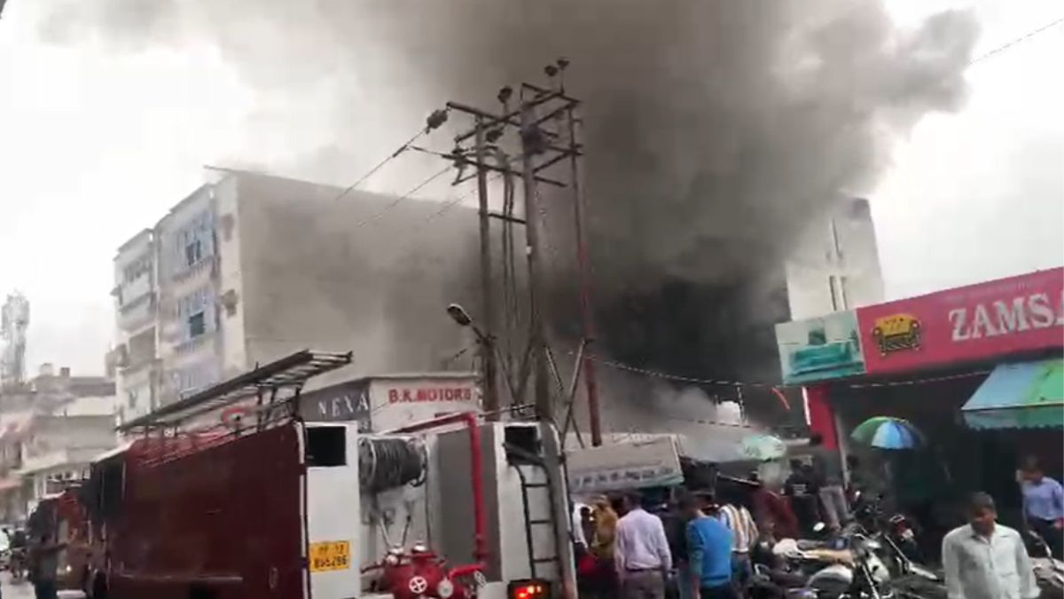 lucknow showroom fire major blaze at car showroom