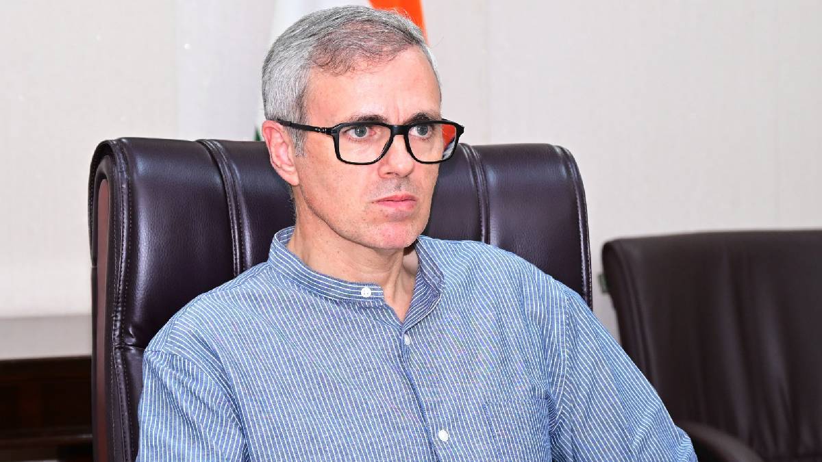 cm omar abdullah lashed out dismissal two teachers linked let lg action inappropriate should be given a chance to defend themselves