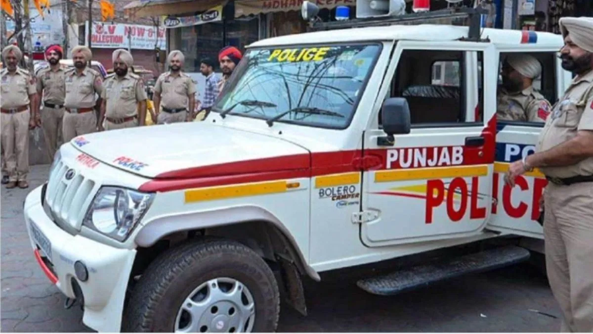 डेढ़ साल से चल रहे इमिग्रेशन ऑफिस पर रेड, मोहाली में ठगी के सैकड़ों शिकार; बिना लाइसेंस चल रहा था धंधा
