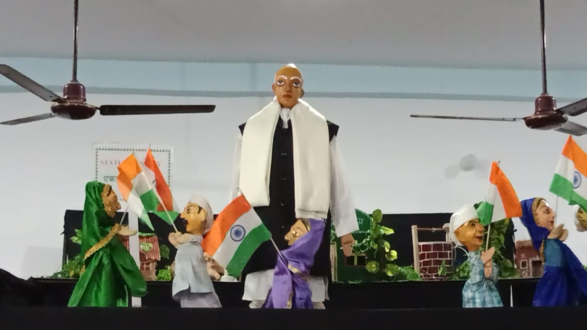 hind ke sardar puppet show premieres in kashi