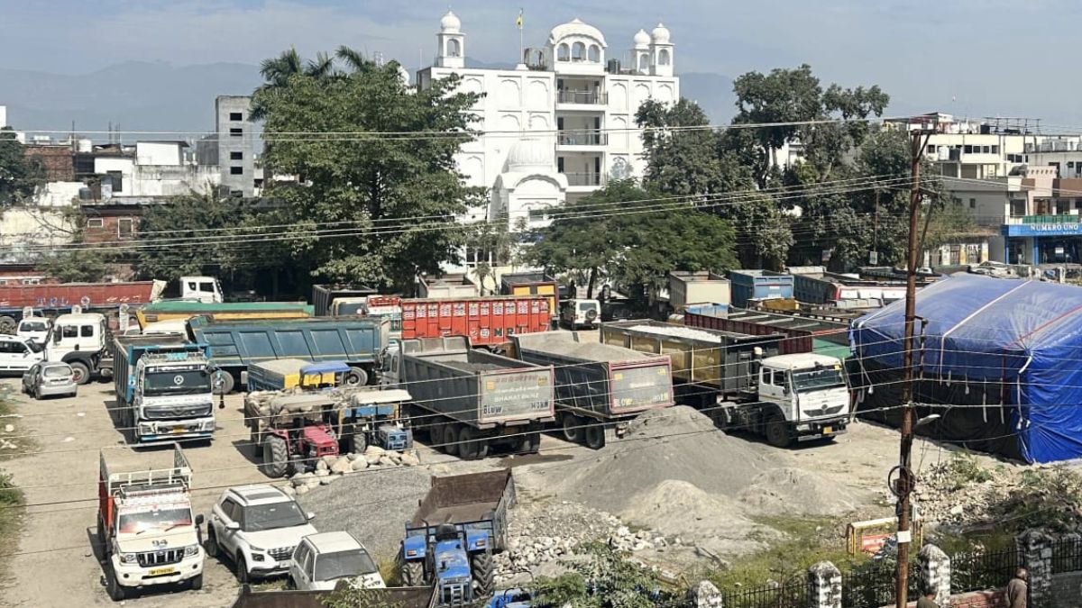 himachal police crackdown 23 tippers seized in sirmaur illegal mining operation