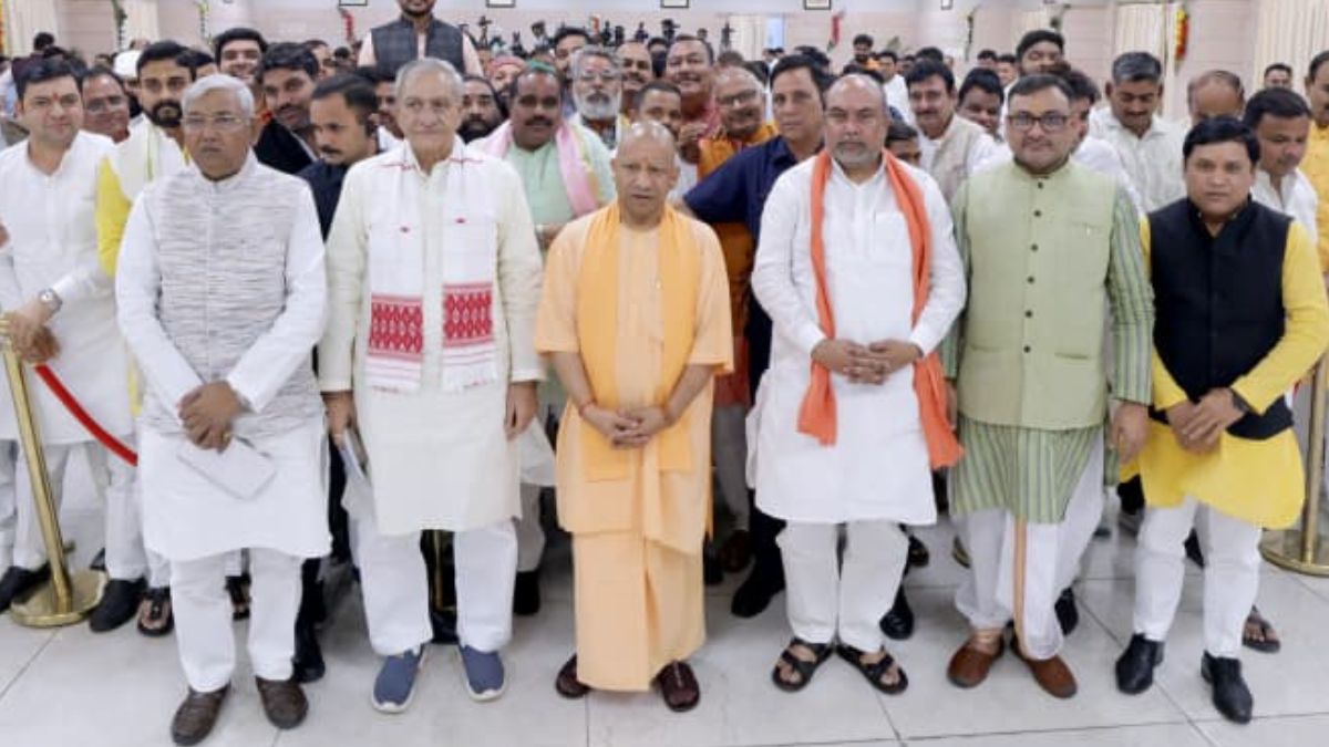 cm yogi interacted with sugarcane farmers and said no country can progress by insulting its food providers