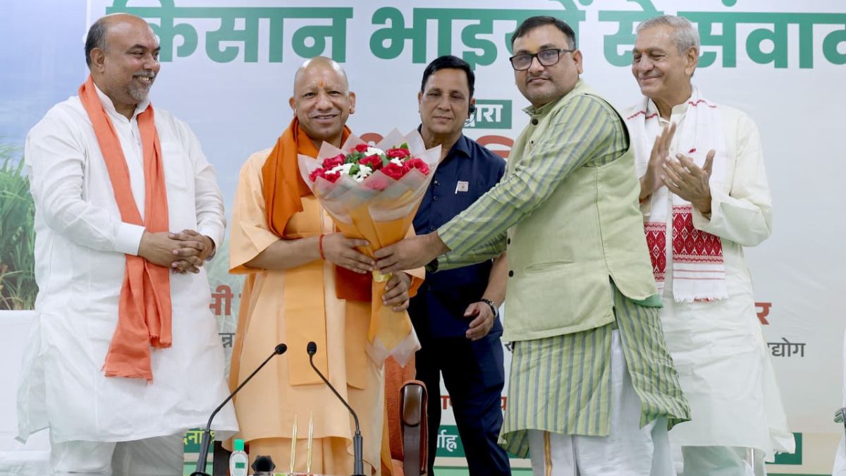 farmers met cm yogi after the sugarcane price hike saying the bjp has made the slogan jai jawan jai kisan meaningful