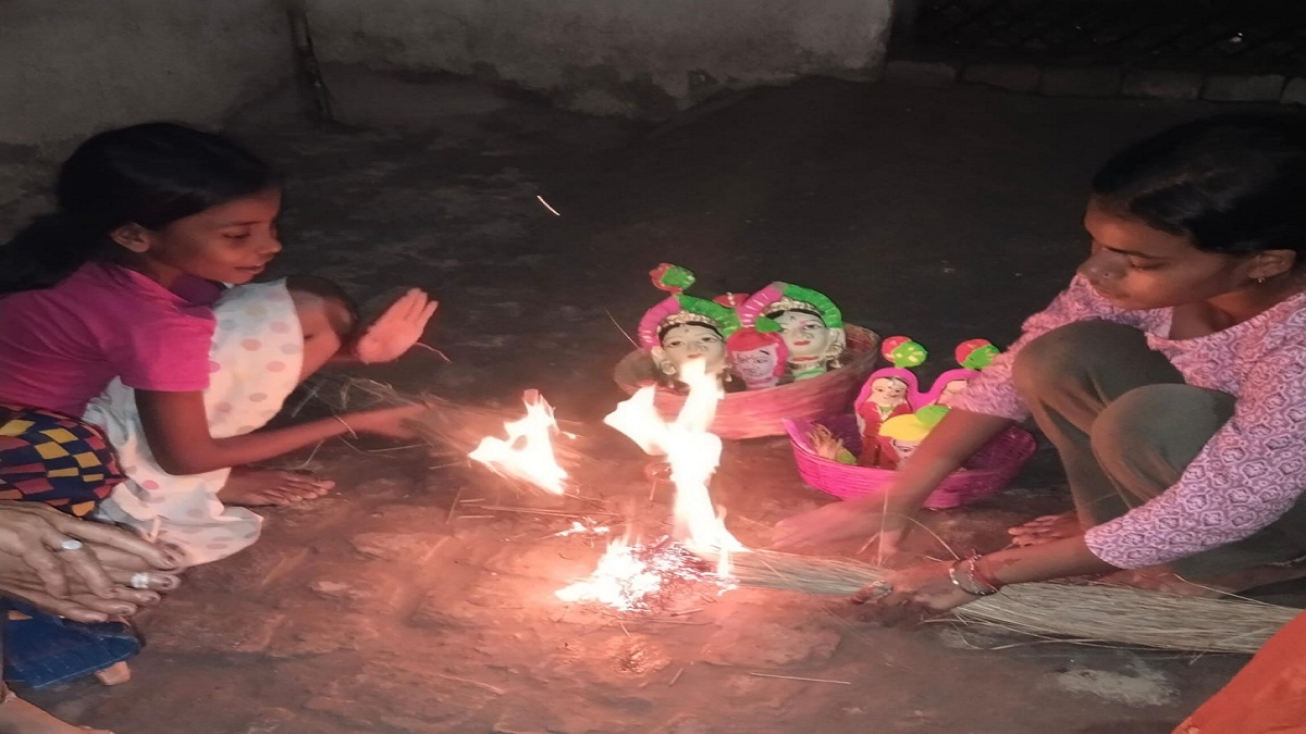 the atmosphere became devotional with the traditional songs of sama chakeva