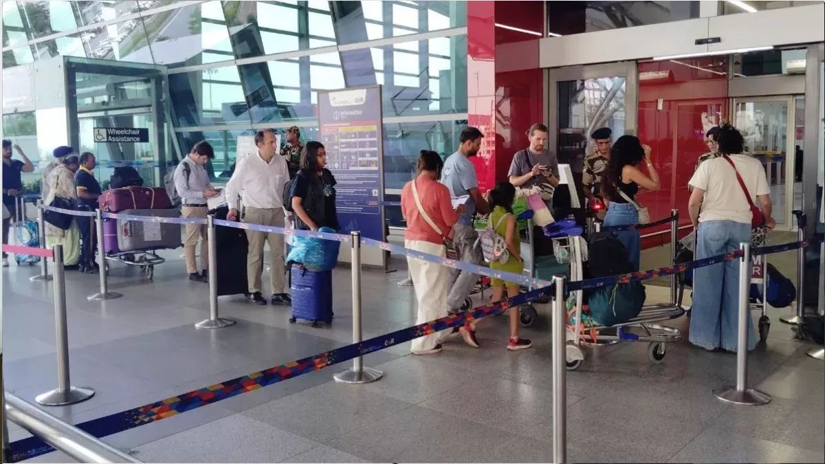 two women were arrested at delhi airport while trying to smuggle gold worth rs 58 lakh from san francisco to india