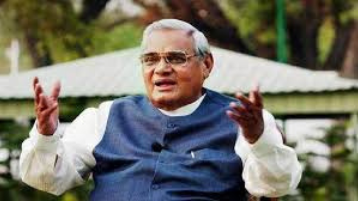 atal bihari vajpayee statue still veiled at rml hospital