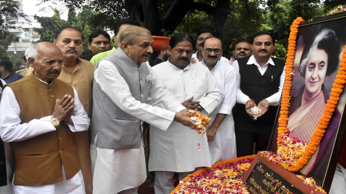 indira gandhi death anniversary congress leaders pay tribute in anand bhawan prayagraj