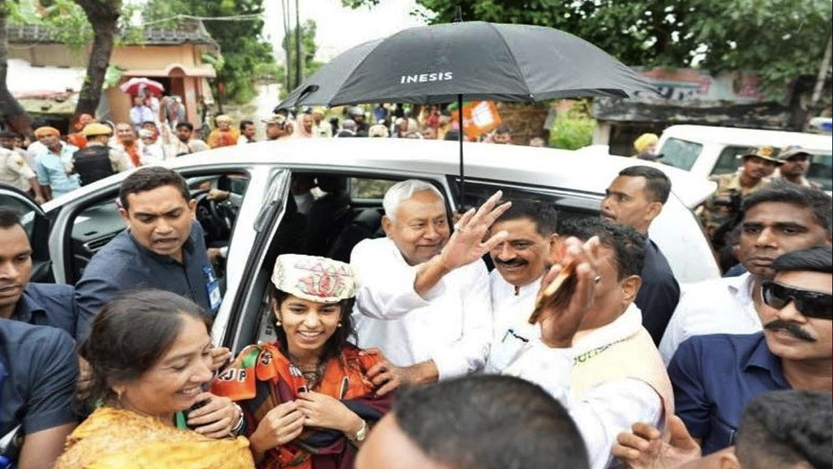 nitish kumars roadshow bihar elections 2025 campaign despite bad weather