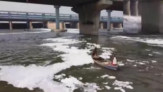 यमुना नदी उफनाता झाग। फाइल फोटो