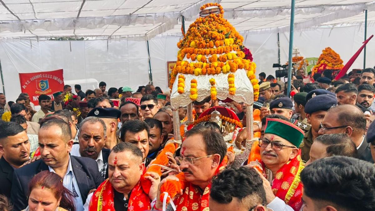 international shri renukaji fair started with shobha yatra industry minister gave shoulder to dev palanquins