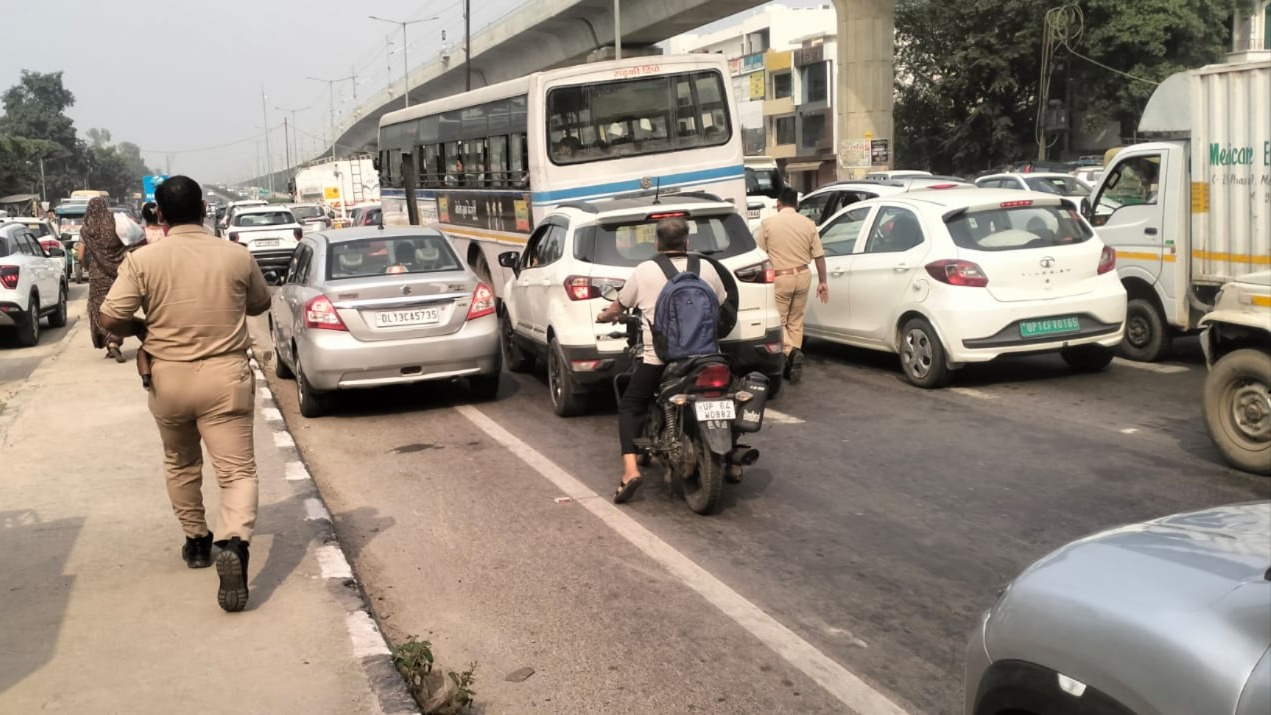 pallavapuram traffic jam school dropoff causes 1km congestion