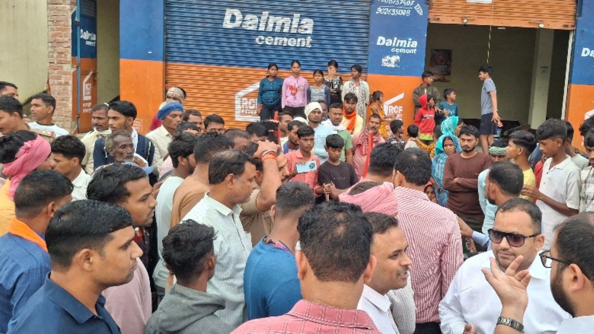 chandauli news villagers protest demolition of acquired building