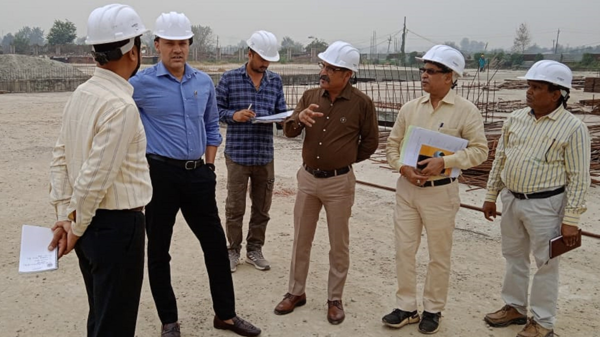 gda vice chairman inspects projects pm awas to cricket stadium