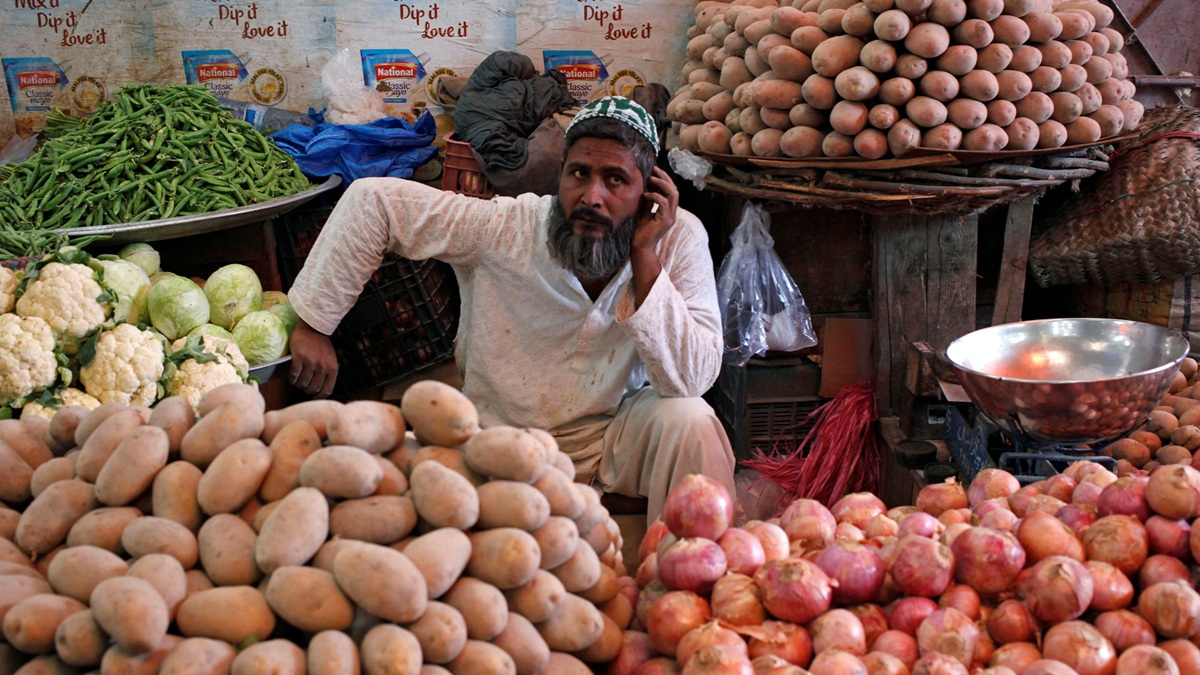 onion in pakistan is rs 220 per kg impact of tension from afghanistan