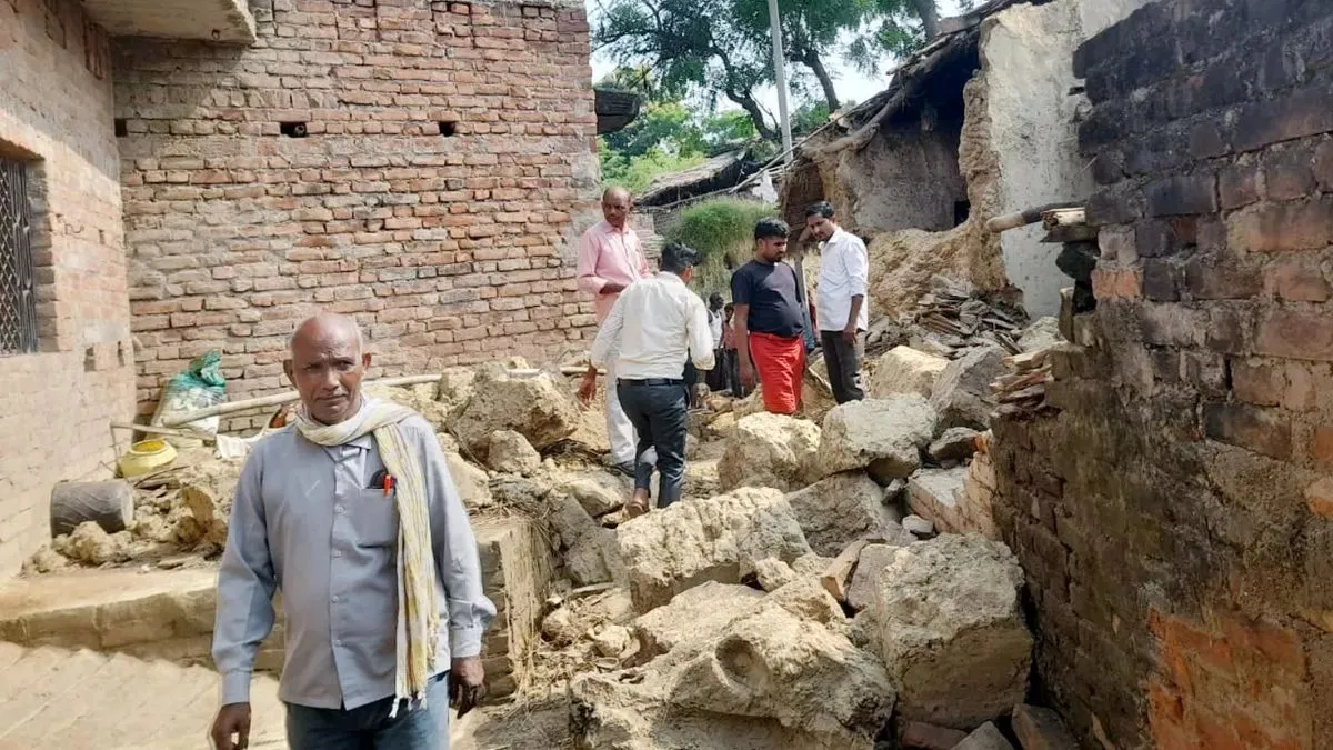 जौनपुर में एक लाख की रंगदारी न देने पर ढहा दी दीवार, 15 आरोपितों के खिलाफ दर्ज हुआ मुकदमा
